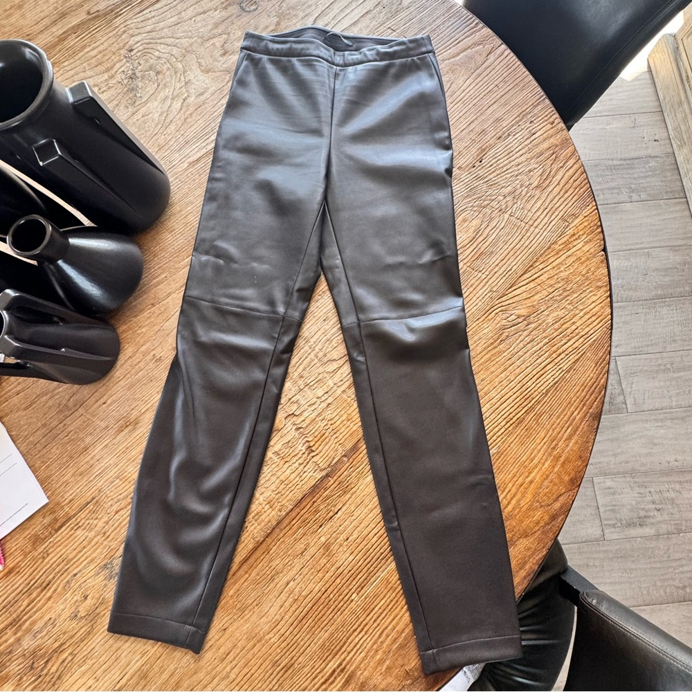NWOT Elie Tahari Vegan Leather Leggings 
Brown Faux Leather Pants Size M